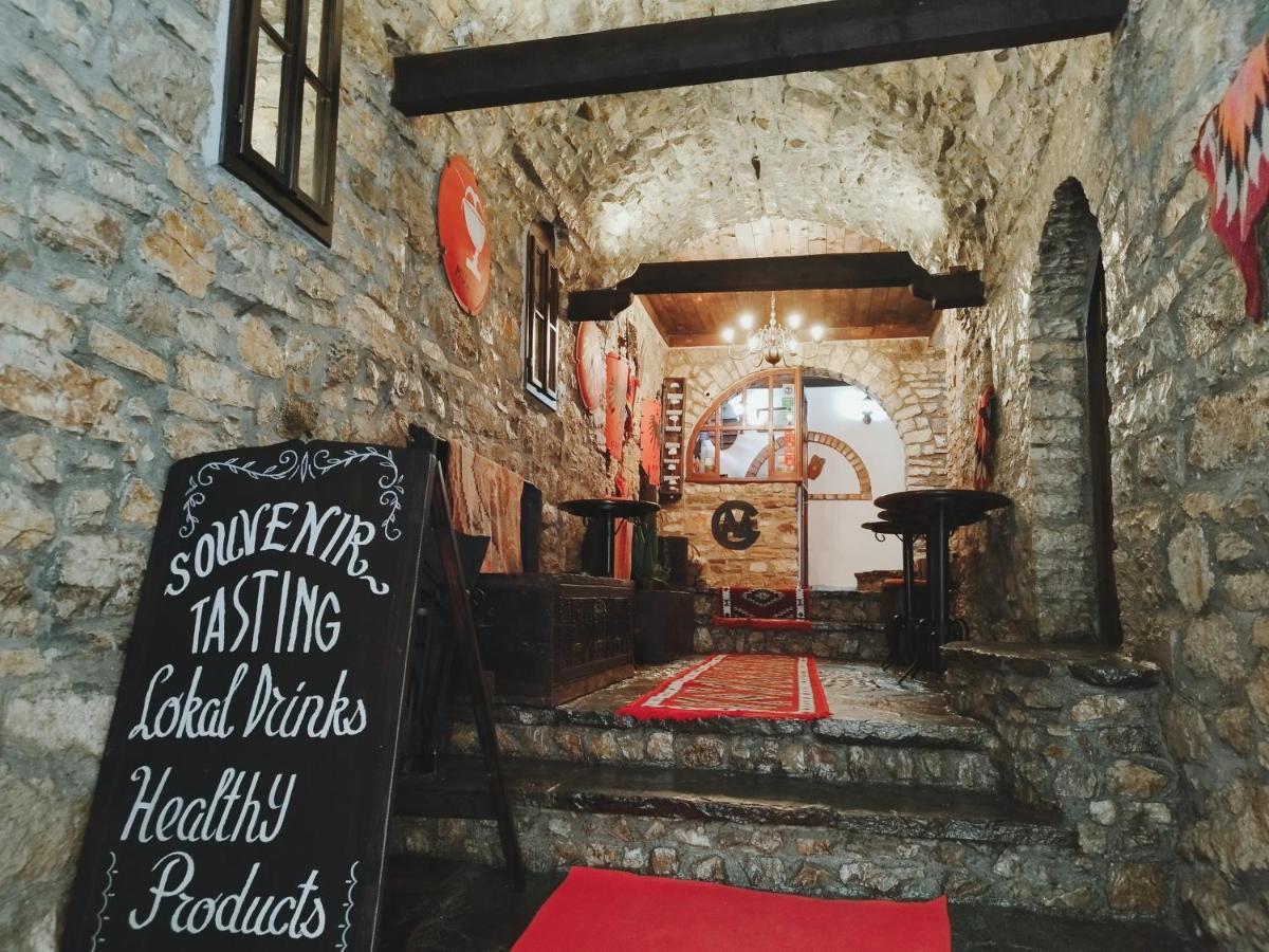Guva Mangalem Hotel Restaurant Berat Exterior photo