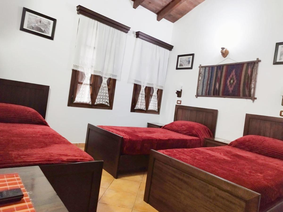 Guva Mangalem Hotel Restaurant Berat Exterior photo