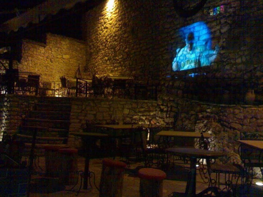 Guva Mangalem Hotel Restaurant Berat Exterior photo