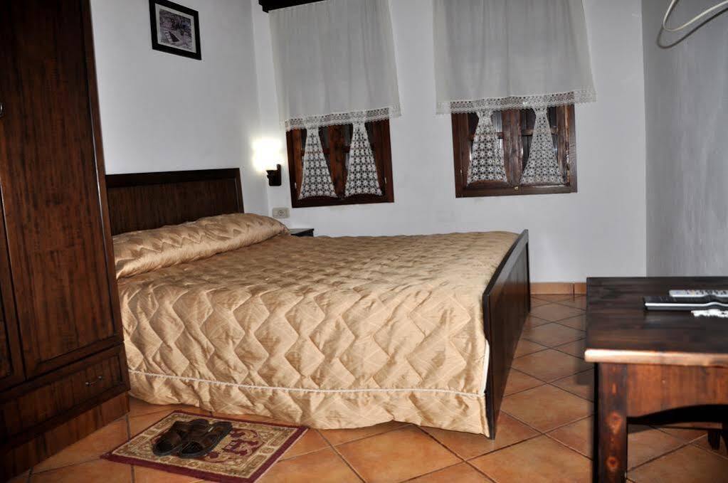 Guva Mangalem Hotel Restaurant Berat Exterior photo
